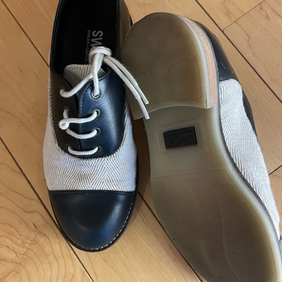 Leather/canvas lace up loafers.  Cream/blue size5. Excellent condition - Picture 4 of 4
